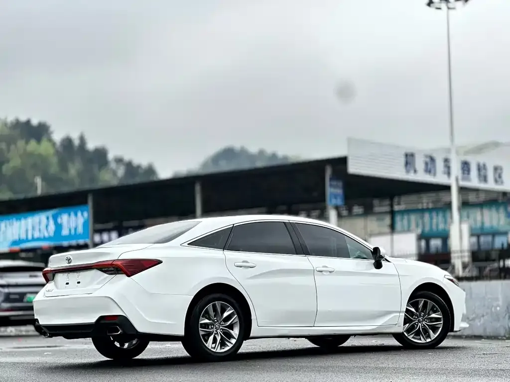 Toyota Avalon — фото 2
