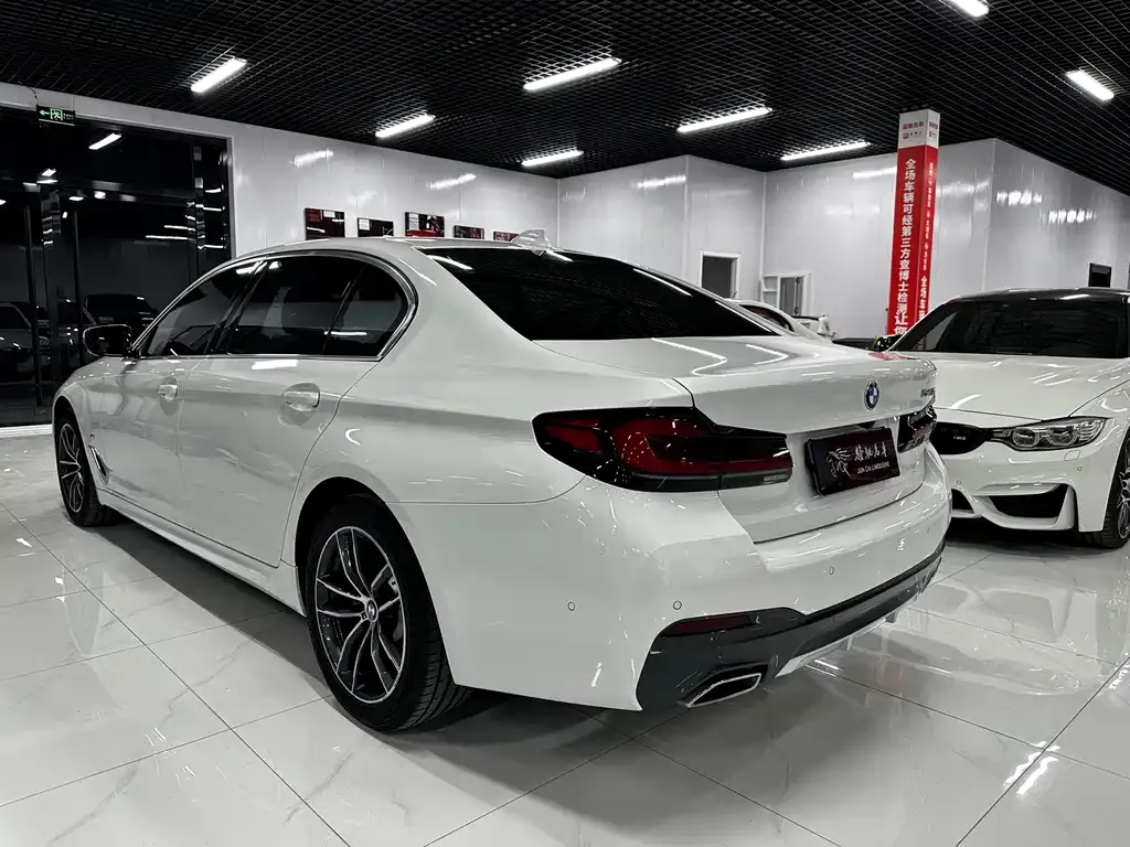 BMW 5 Series — фото 2