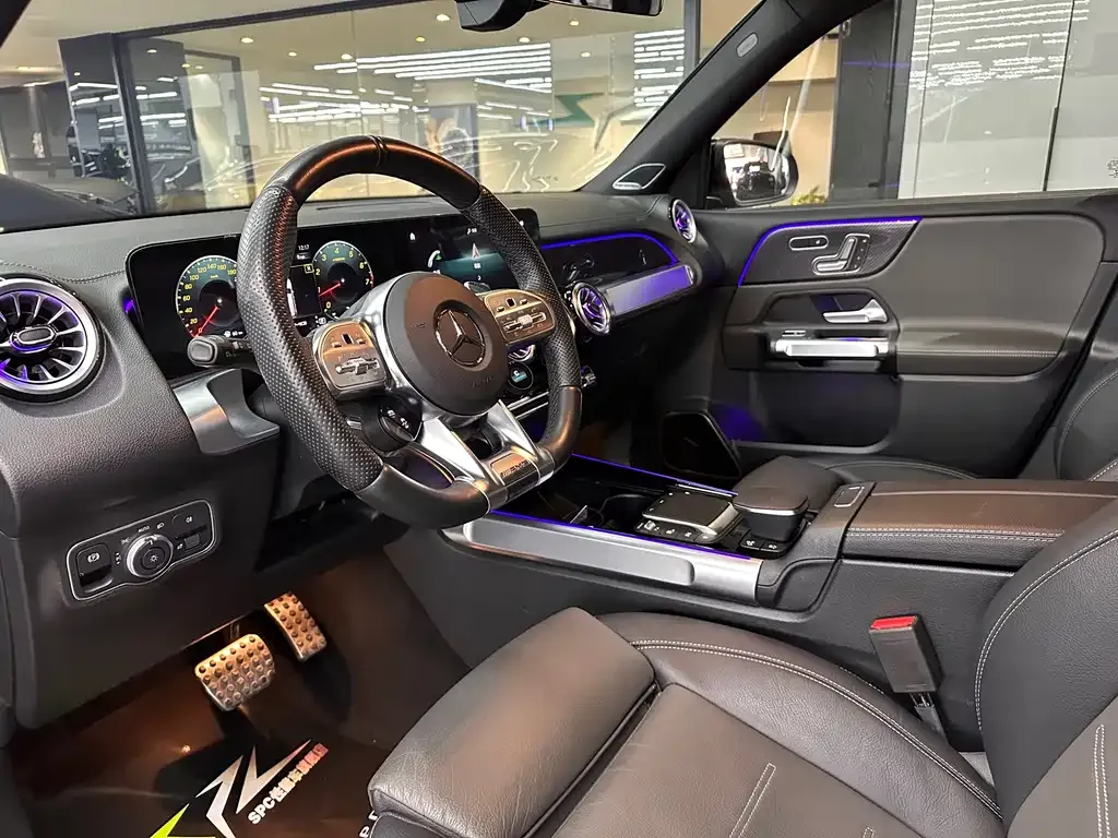 Mercedes-Benz GLB AMG — фото 10