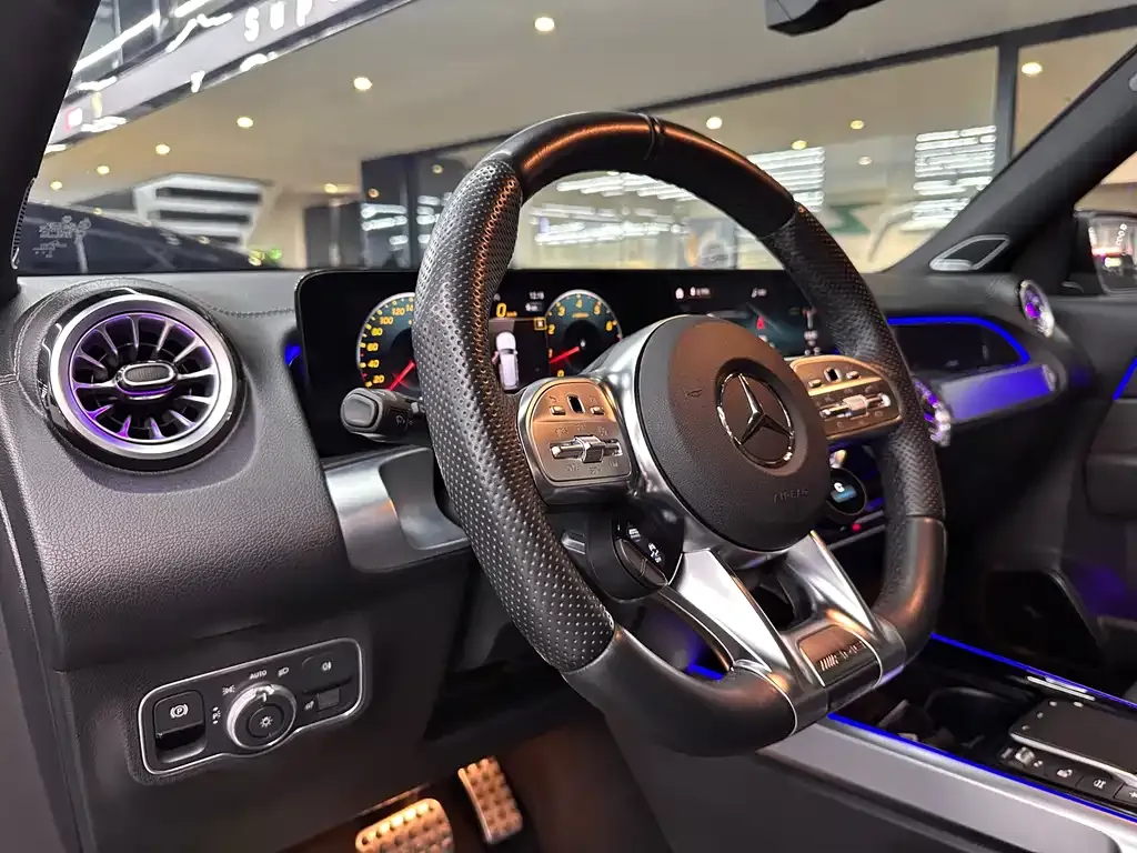 Mercedes-Benz GLB AMG — фото 2