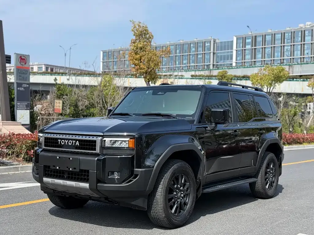 Toyota Prado — фото 1