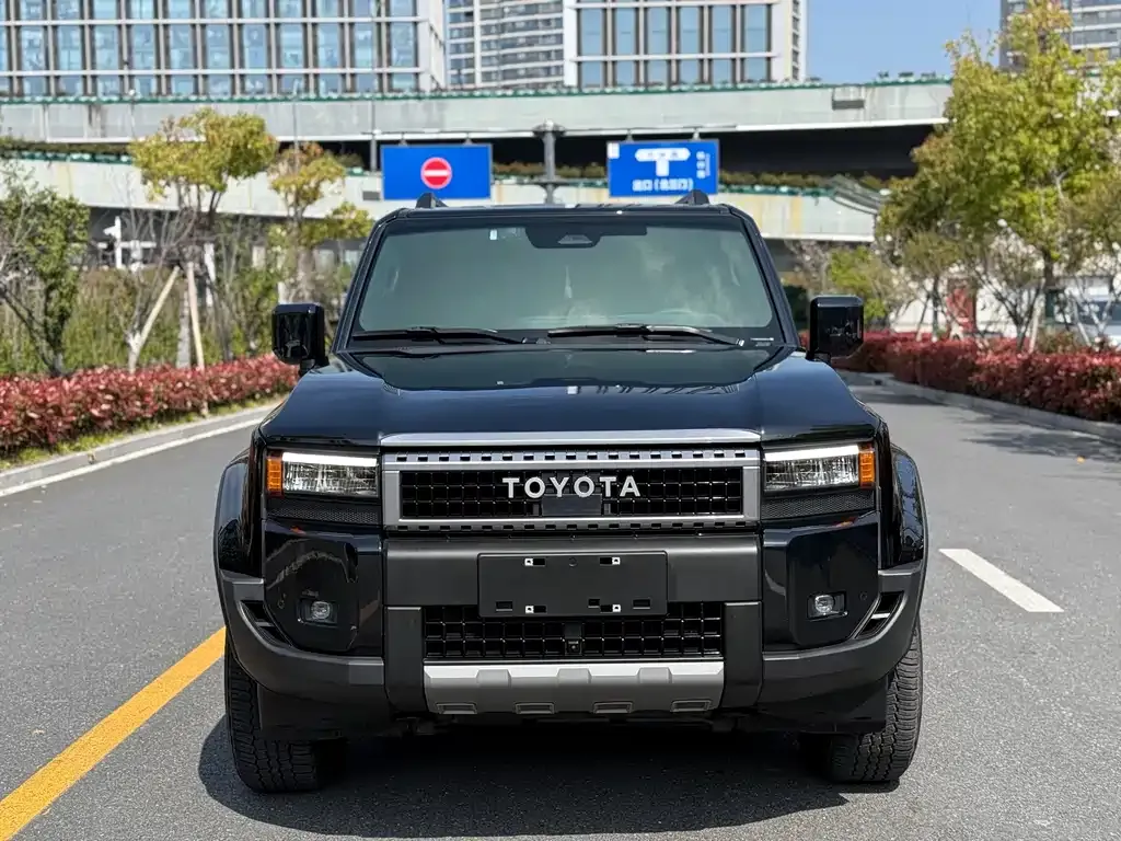 Toyota Prado — фото 10