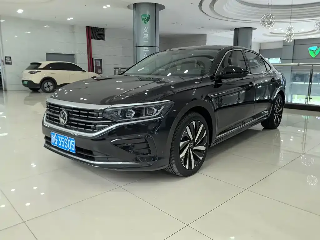 Volkswagen Passat — фото 1