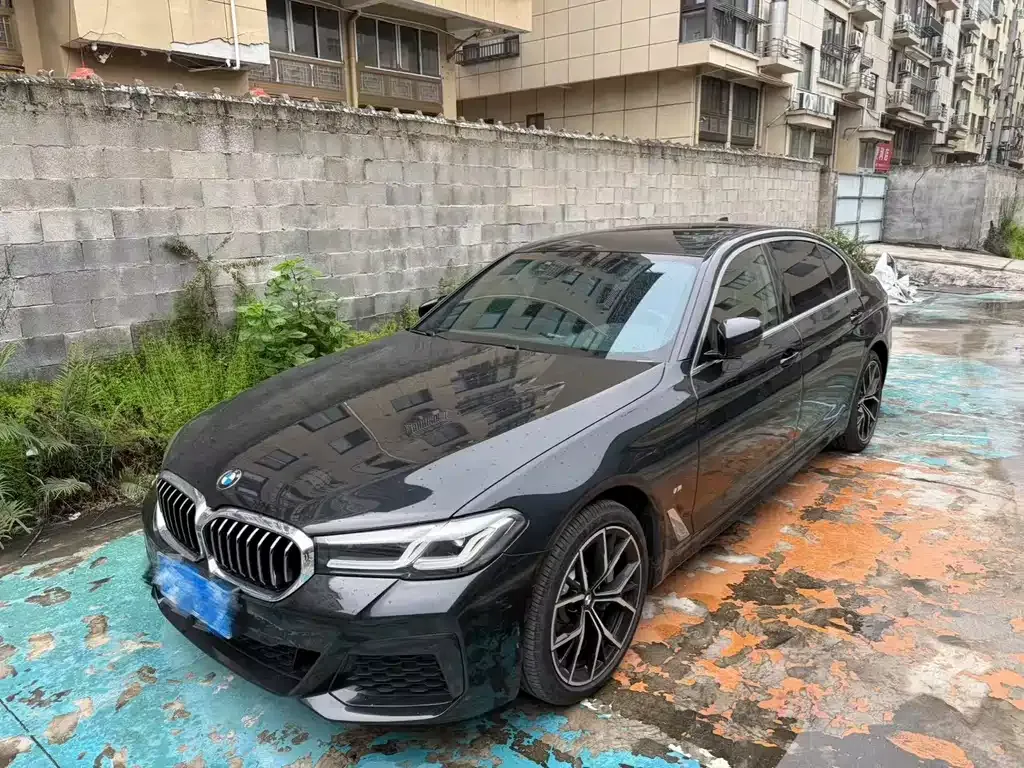 BMW 5 Series — фото 1