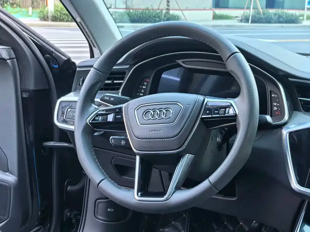 Audi A6L — фото 2