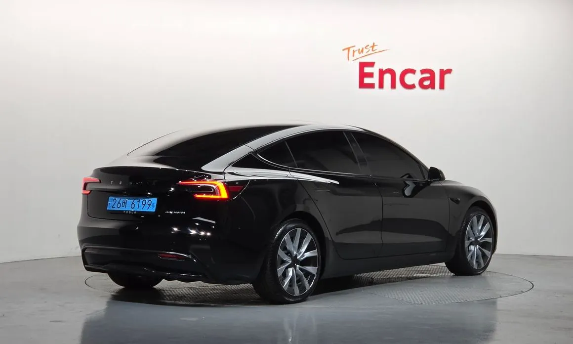 Tesla Model 3 — фото 4