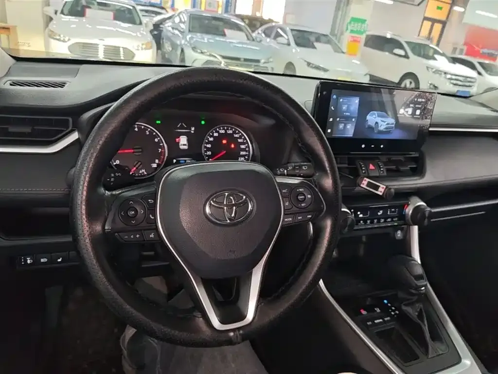 Toyota RAV4 — фото 2