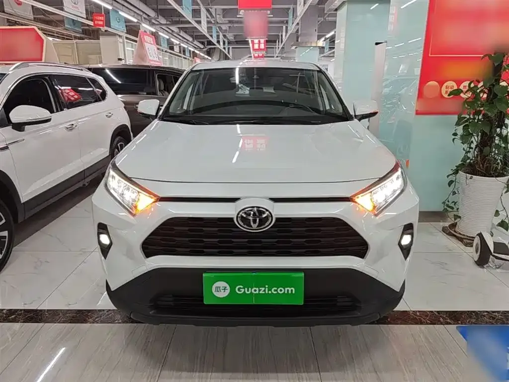 Toyota RAV4 — фото 6