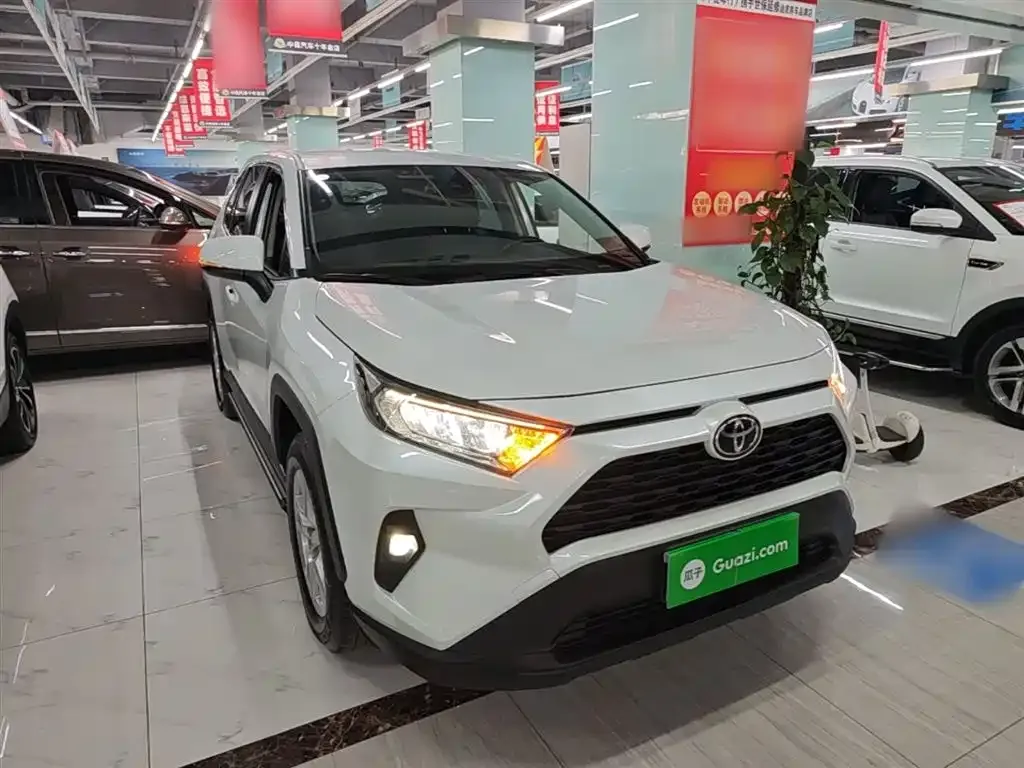 Toyota RAV4 — фото 3