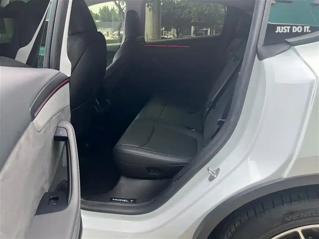 Tesla Model Y L — фото 2