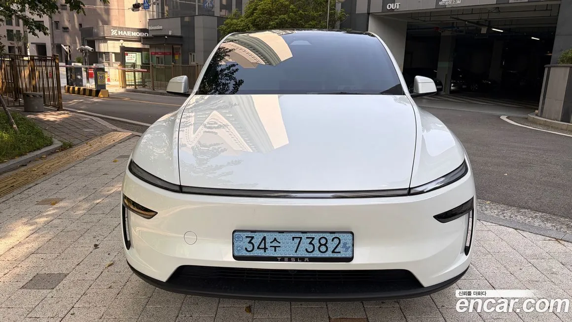 Tesla Model Y — фото 1
