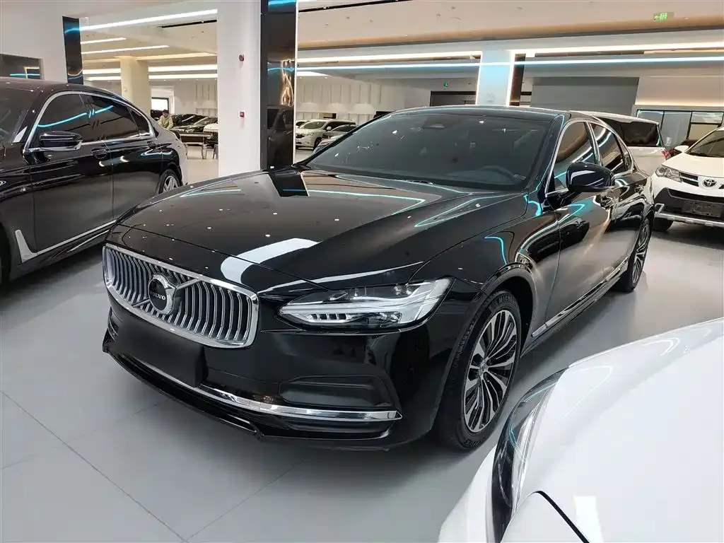 Volvo S90 — фото 1