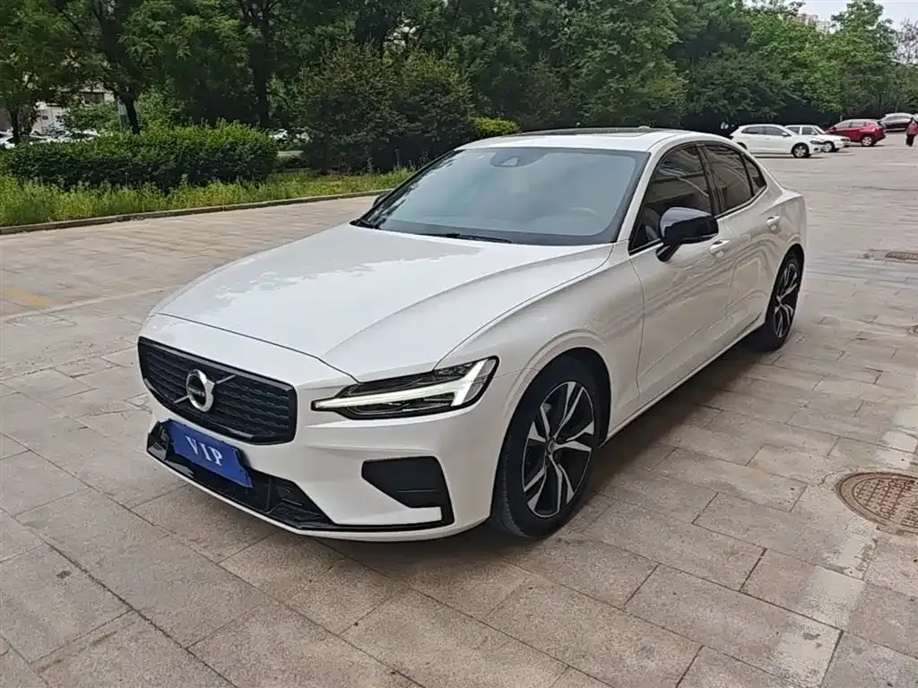 Volvo S60 — фото 10