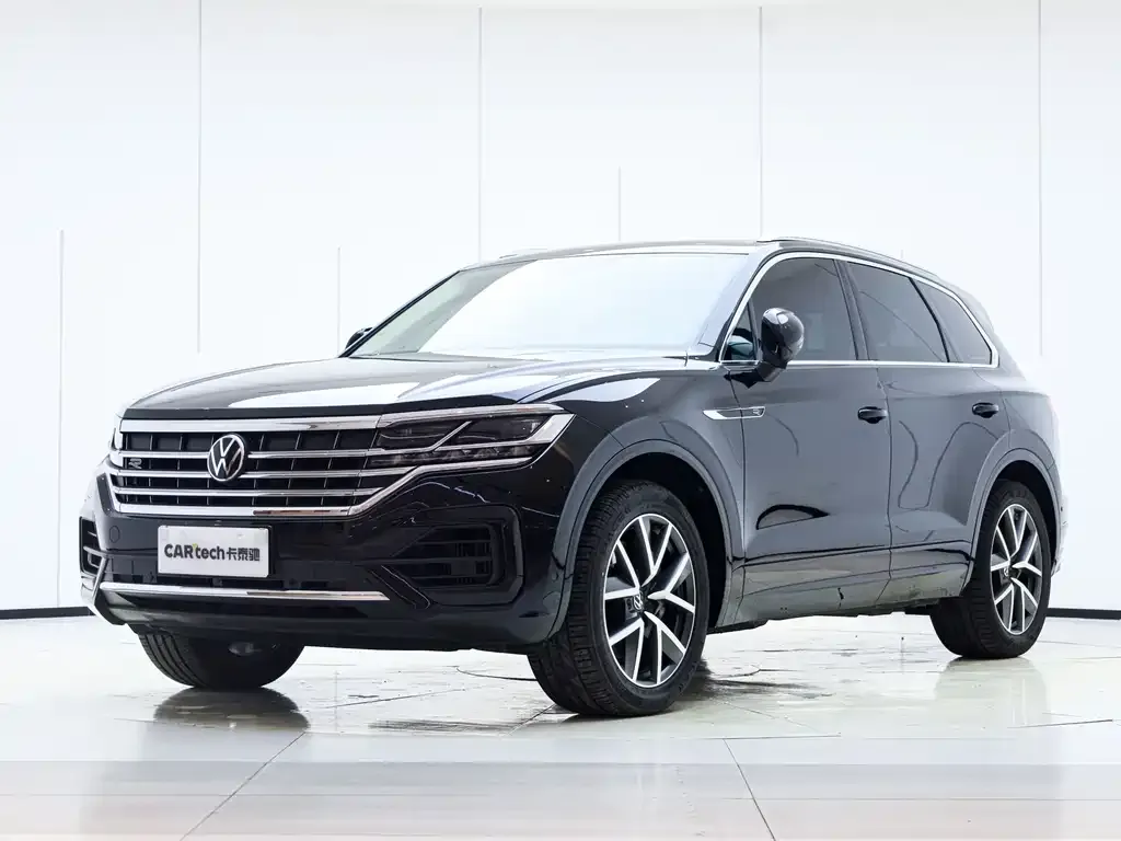 Volkswagen Touareg — фото 1