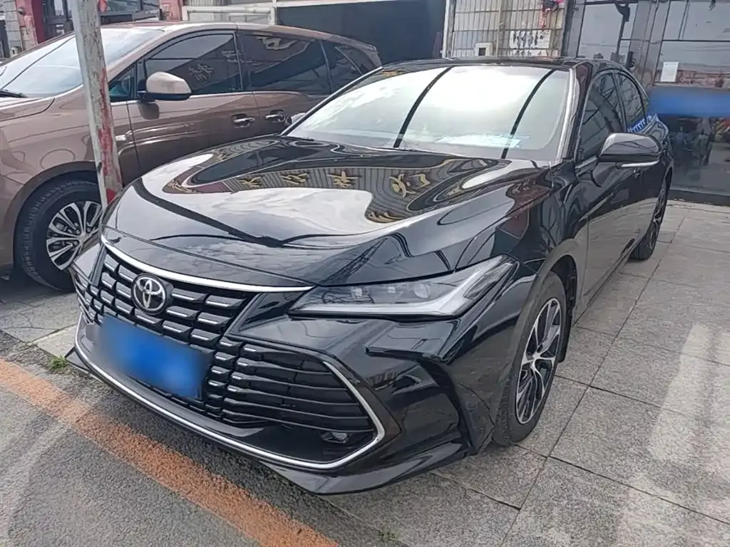 Toyota Avalon — фото 1