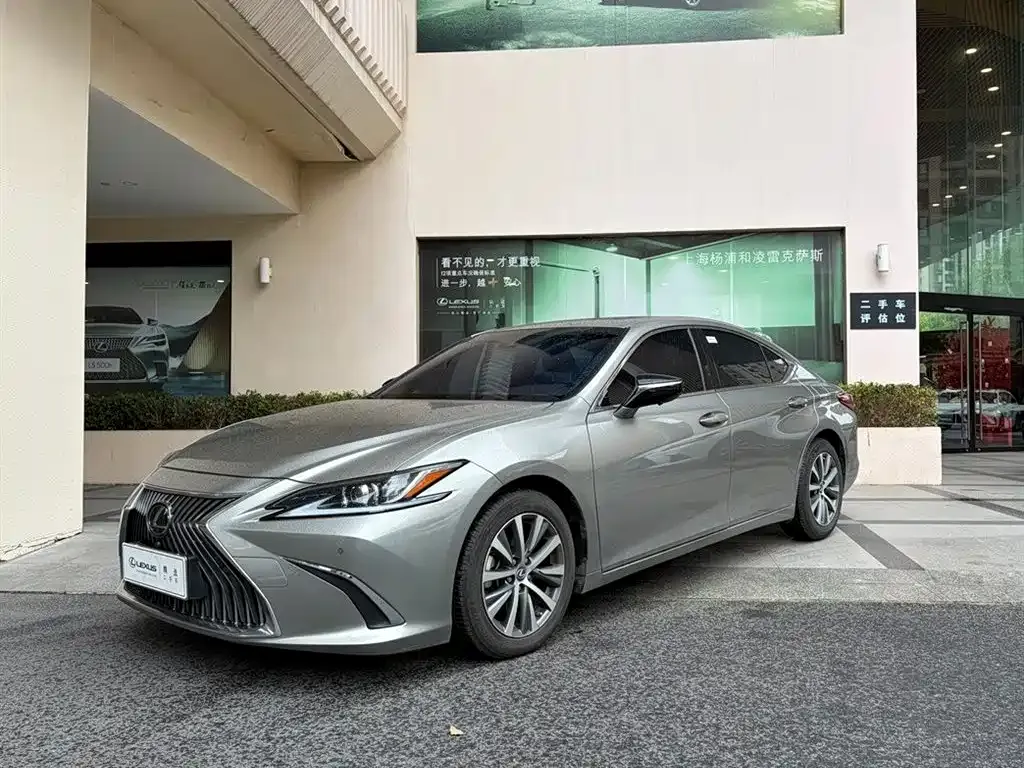 Lexus ES — фото 1