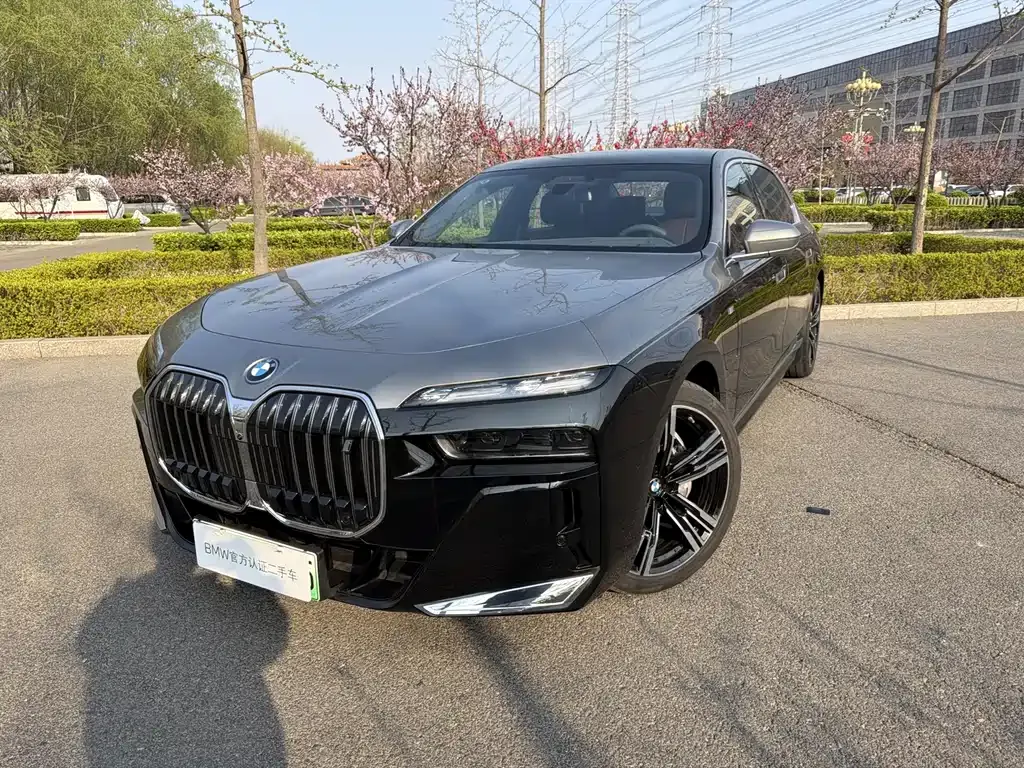 BMW i7 — фото 1