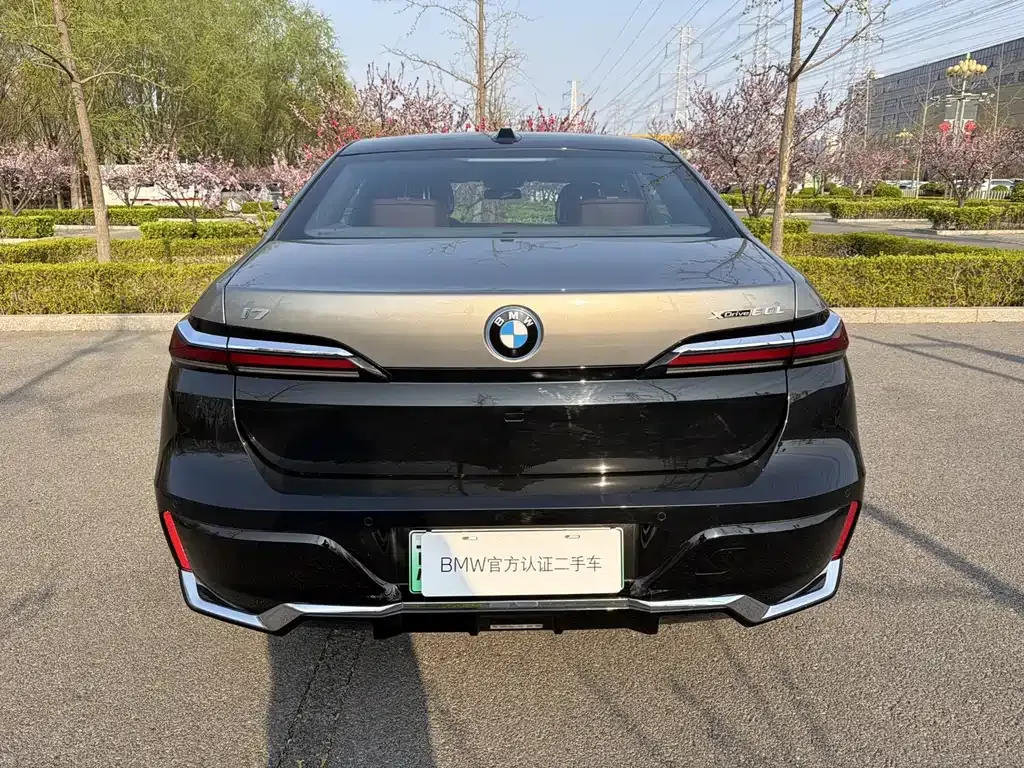 BMW i7 — фото 7