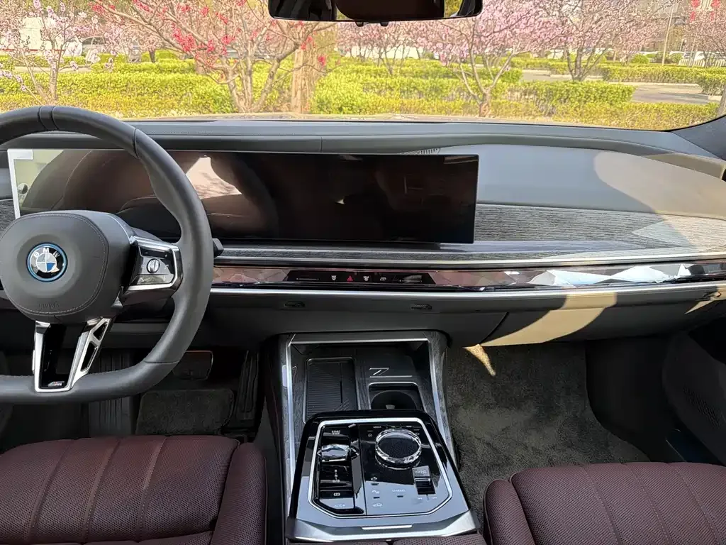 BMW i7 — фото 3