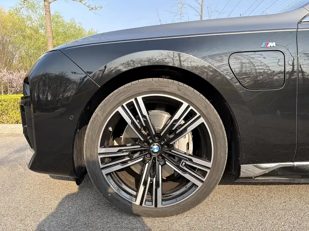 BMW i7 — фото 6