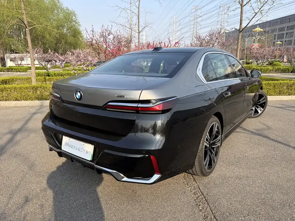 BMW i7 — фото 8