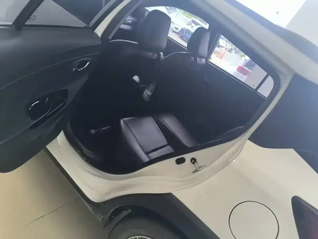 Toyota Yaris L — фото 6