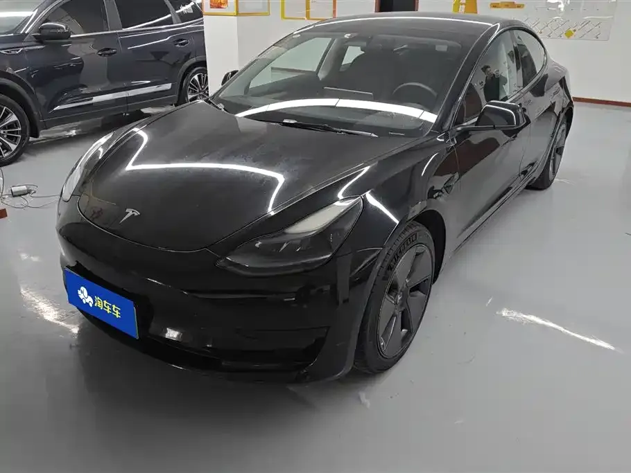 Tesla Model 3 — фото 1