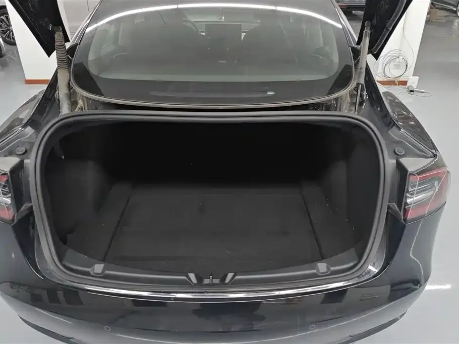 Tesla Model 3 — фото 5