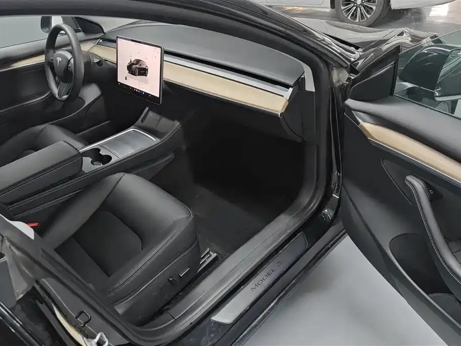 Tesla Model 3 — фото 10