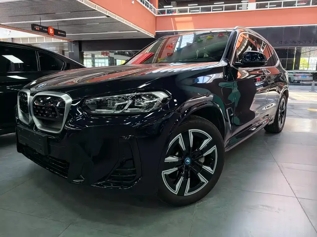 BMW iX3 — фото 1