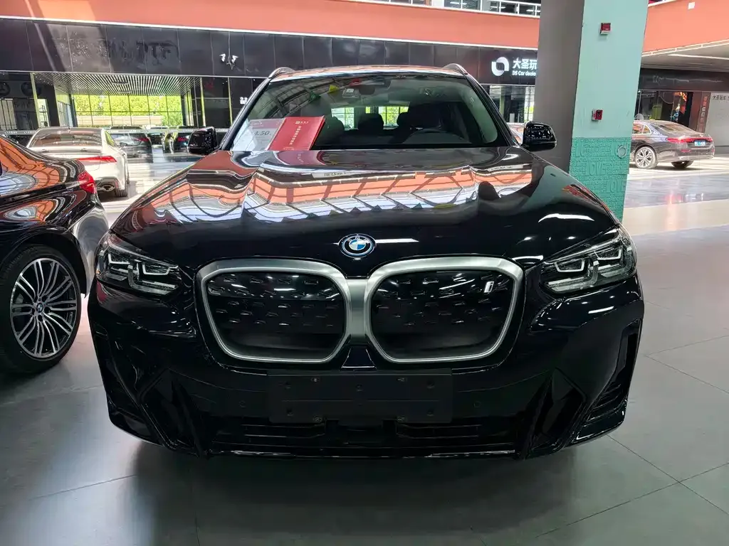 BMW iX3 — фото 10