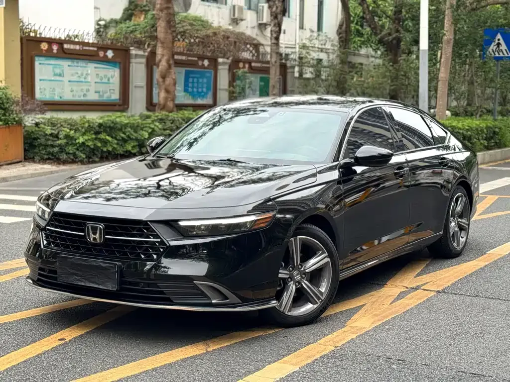 Honda Accord — фото 1