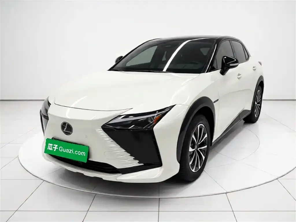 Lexus RZ — фото 1