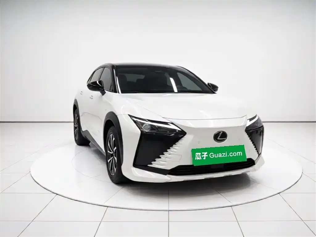 Lexus RZ — фото 2