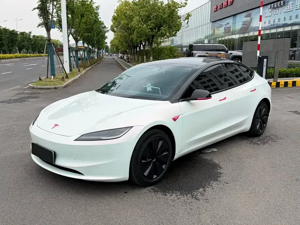 Tesla Model 3 — фото 1