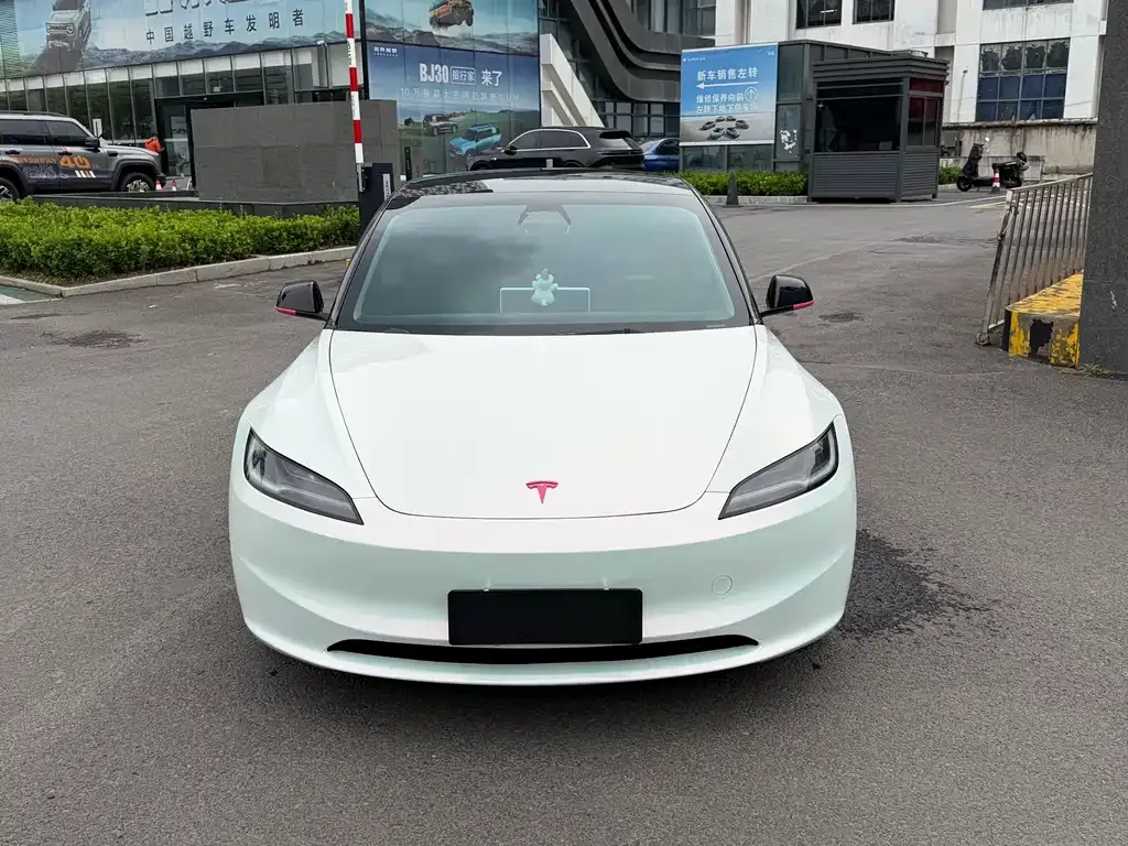 Tesla Model 3 — фото 9