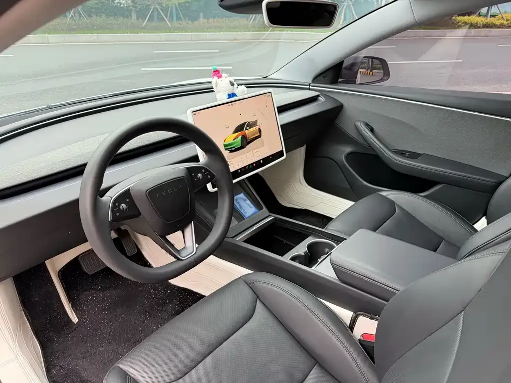 Tesla Model 3 — фото 8