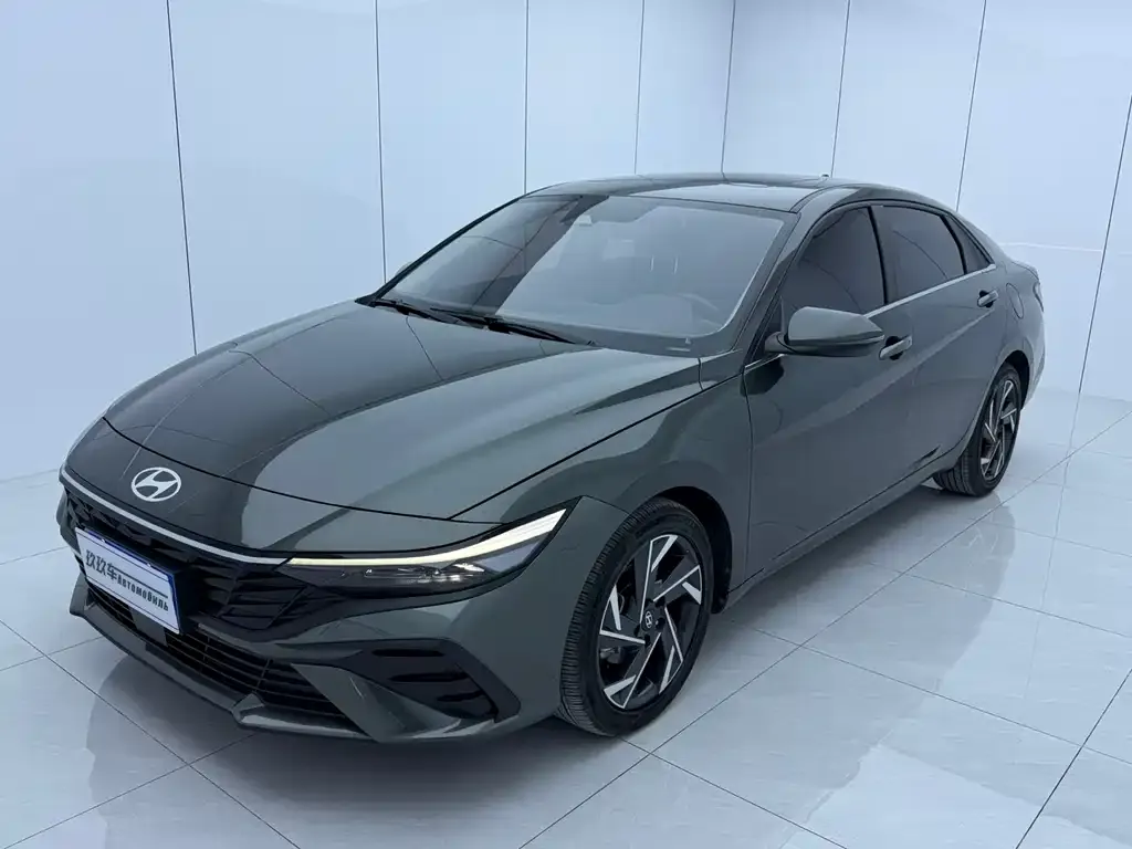 Hyundai Elantra — фото 1