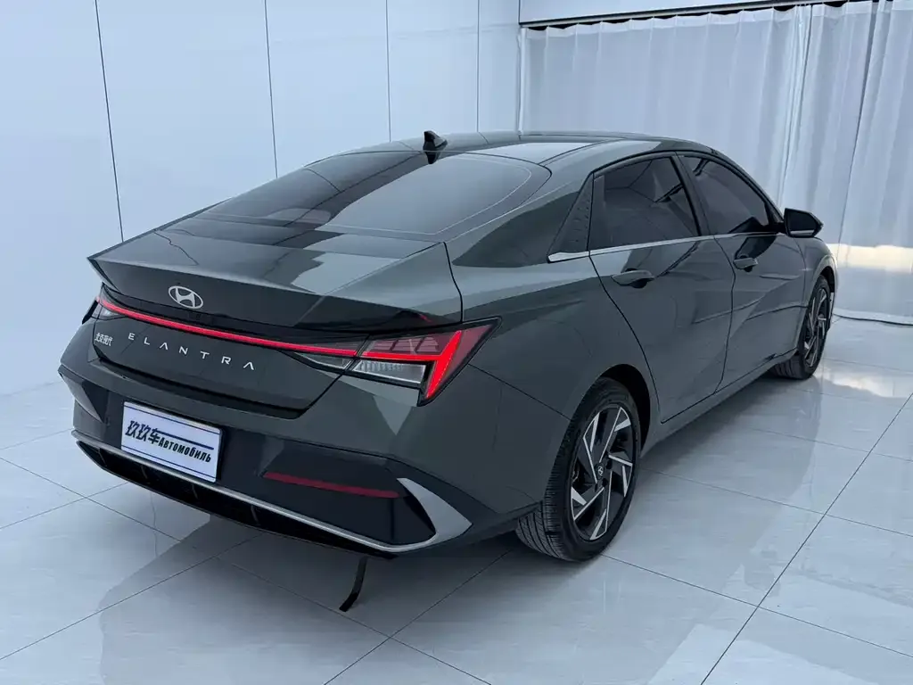 Hyundai Elantra — фото 4