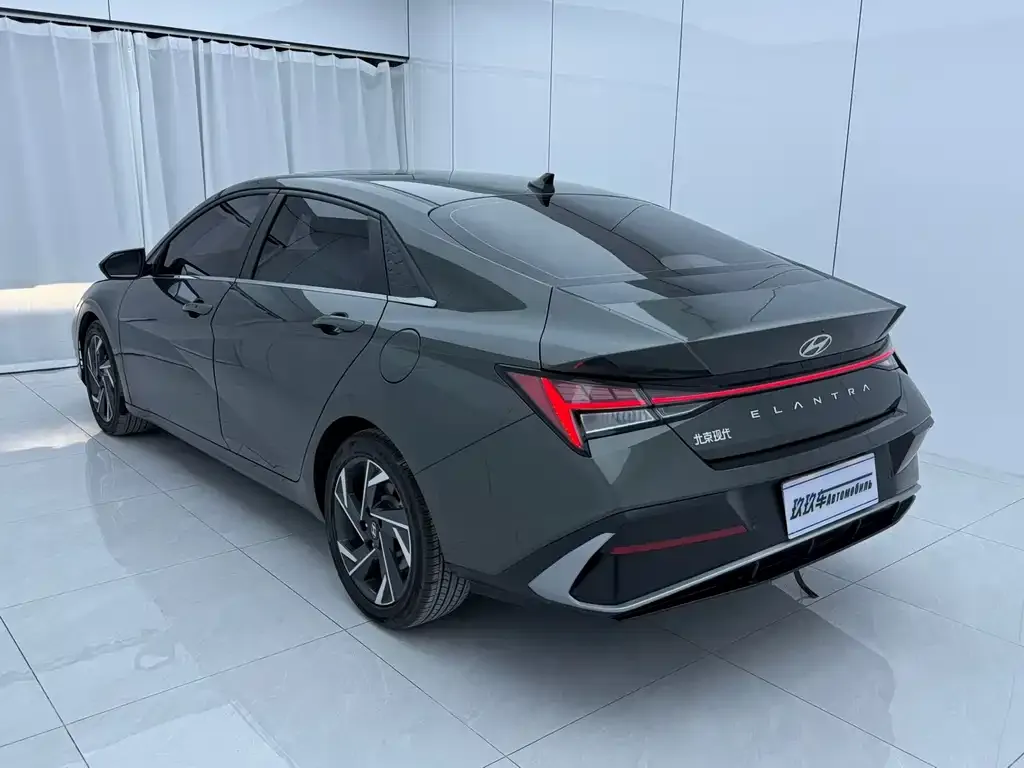 Hyundai Elantra — фото 9