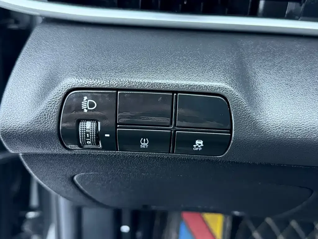 Hyundai Elantra — фото 7