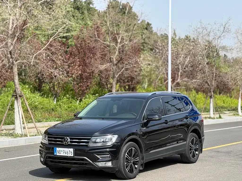 Volkswagen Tiguan L — фото 1