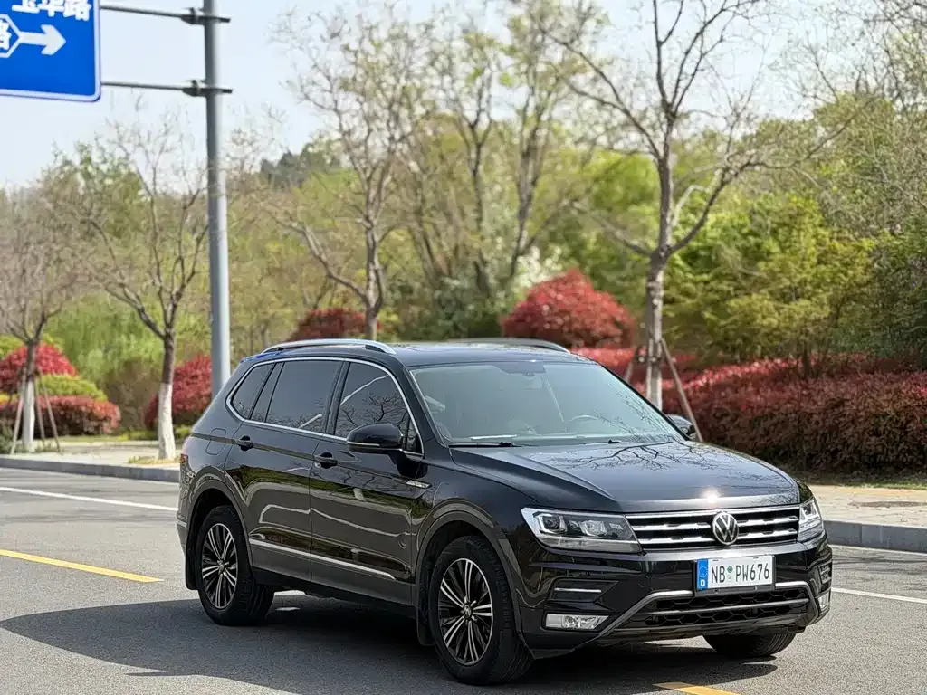Volkswagen Tiguan L — фото 6