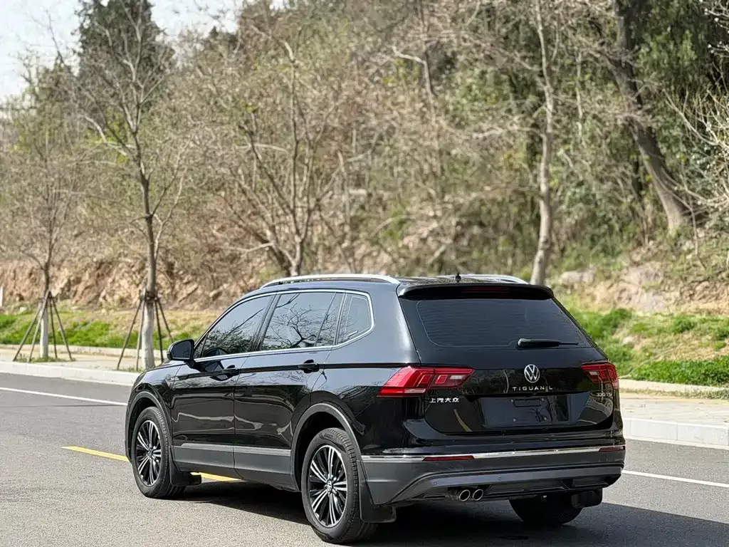 Volkswagen Tiguan L — фото 9