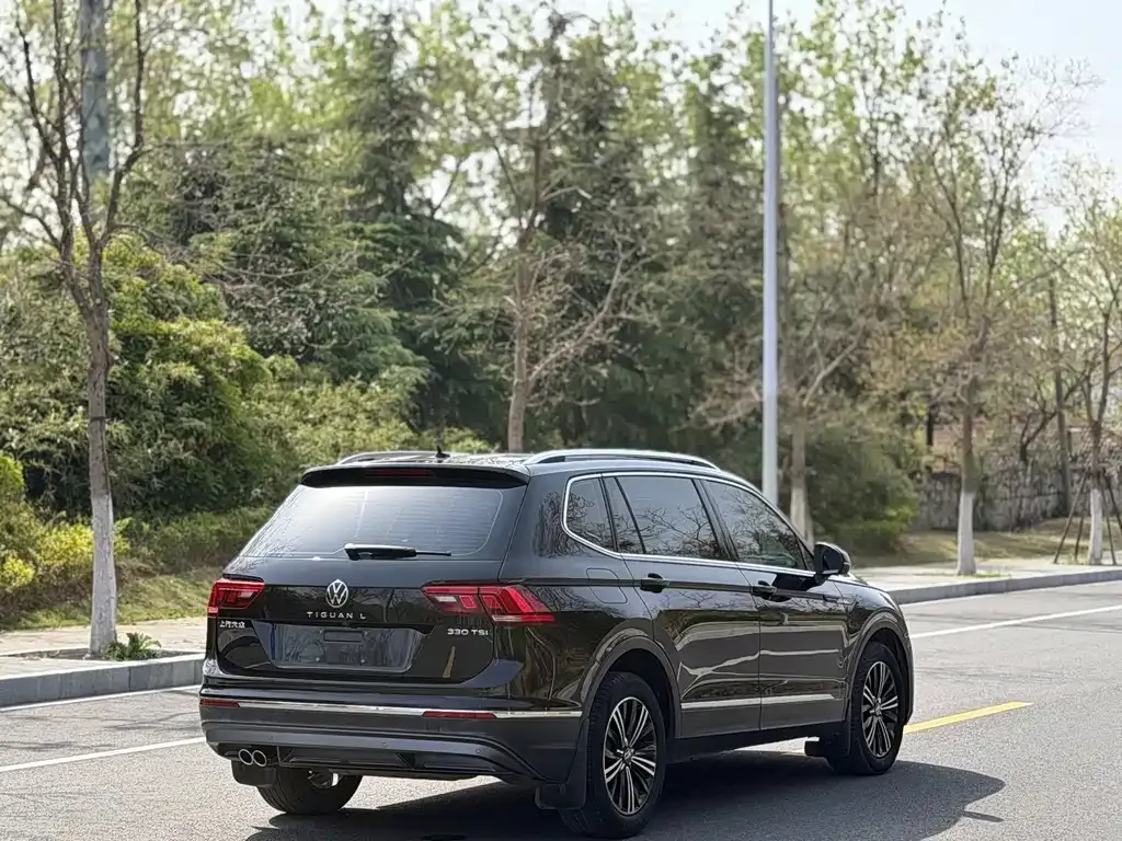 Volkswagen Tiguan L — фото 8
