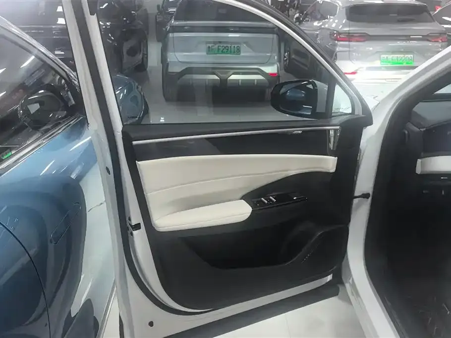 Geely Galaxy L7 — фото 9