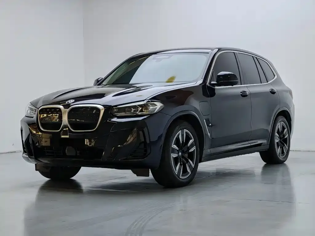 BMW iX3 — фото 1