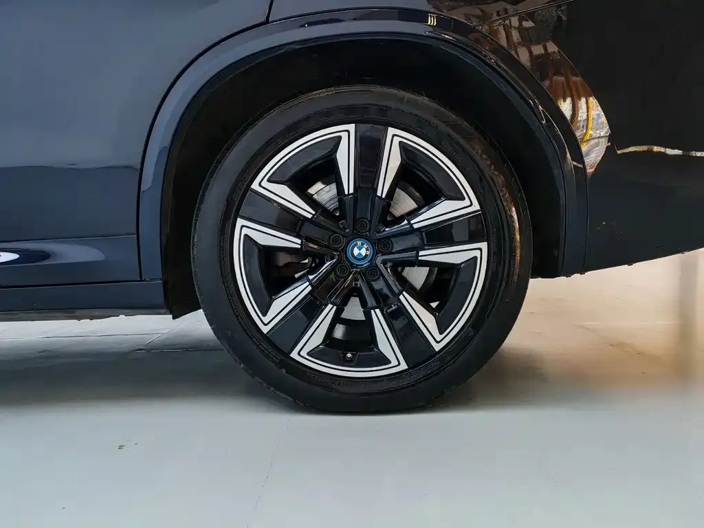 BMW iX3 — фото 4