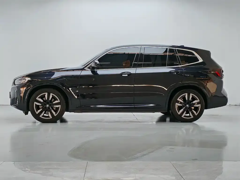 BMW iX3 — фото 2