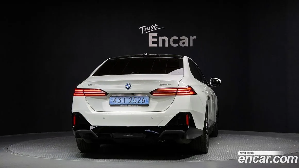 BMW i5 — фото 6